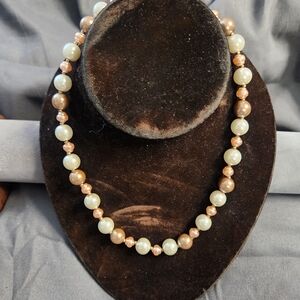 Chic Two-Tone Pearl Necklace